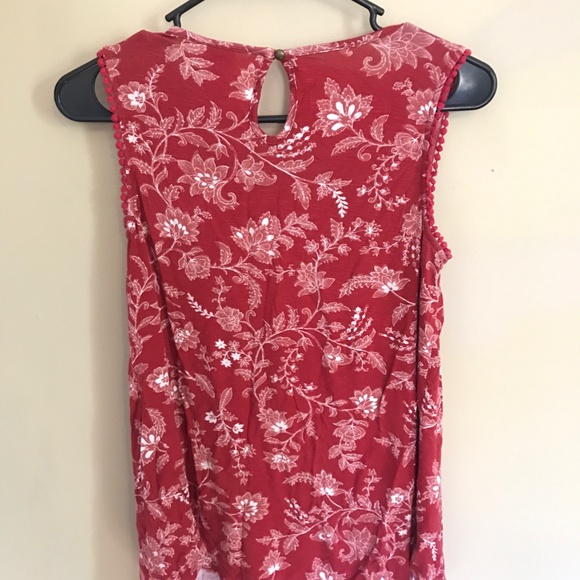 Knox Rose Ruched Red Flower Pattern Tank - Picture 2 of 5
